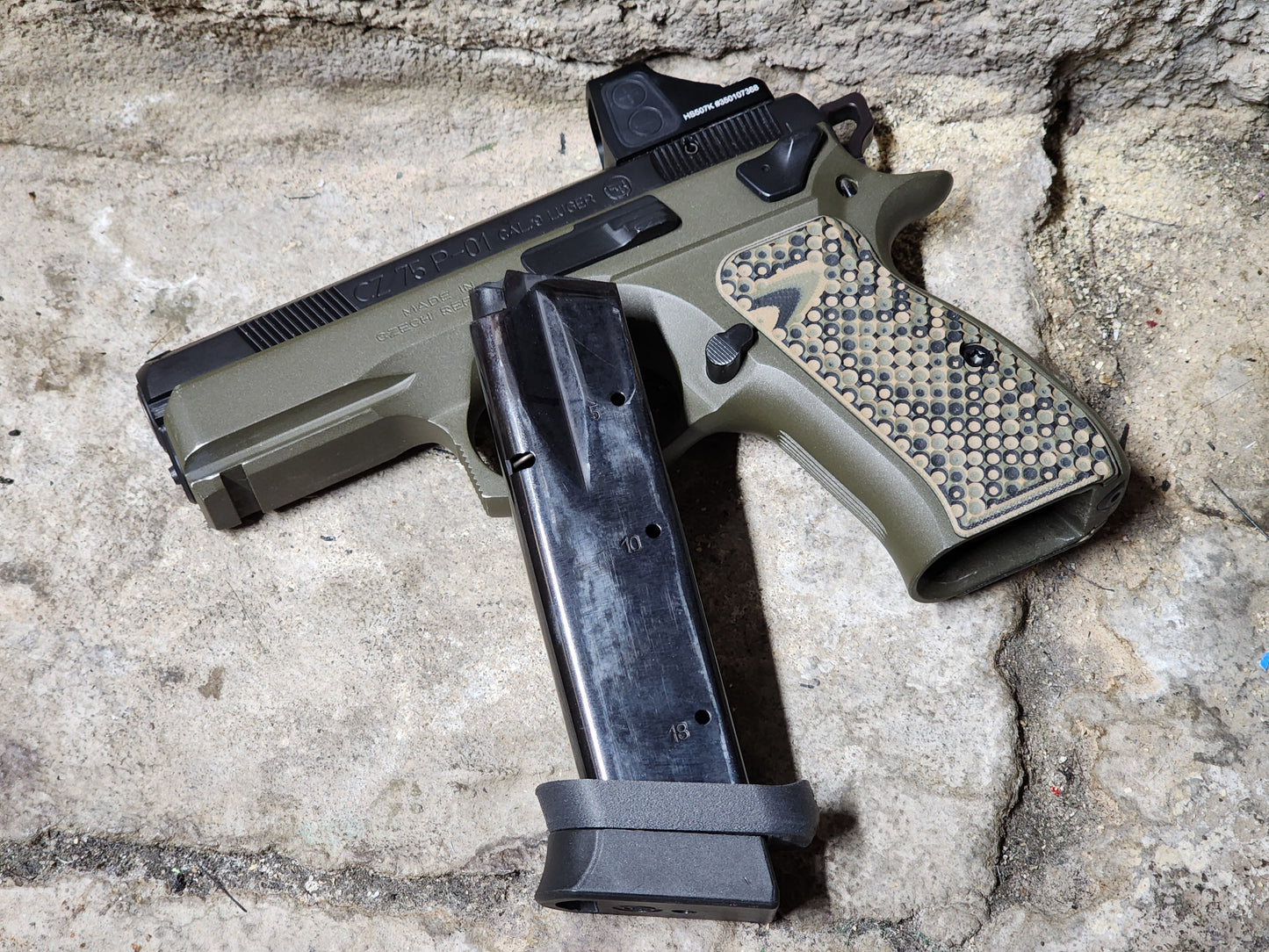 The NULL: CZ 75 compact/P01/PCR Magazine Adapter