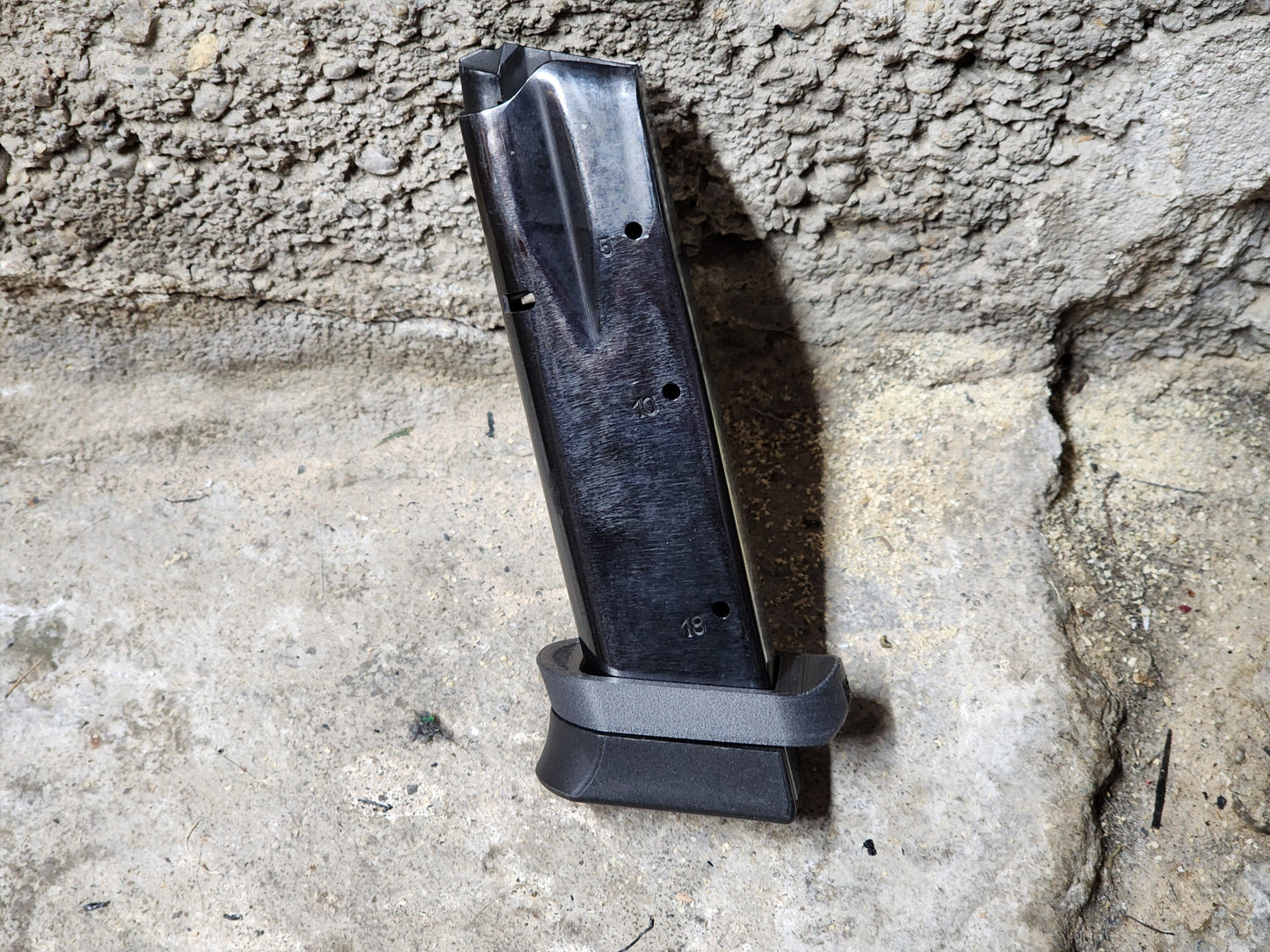 The null adapter works on stock and extended magazines for the P01, PCR, and 75 Compact