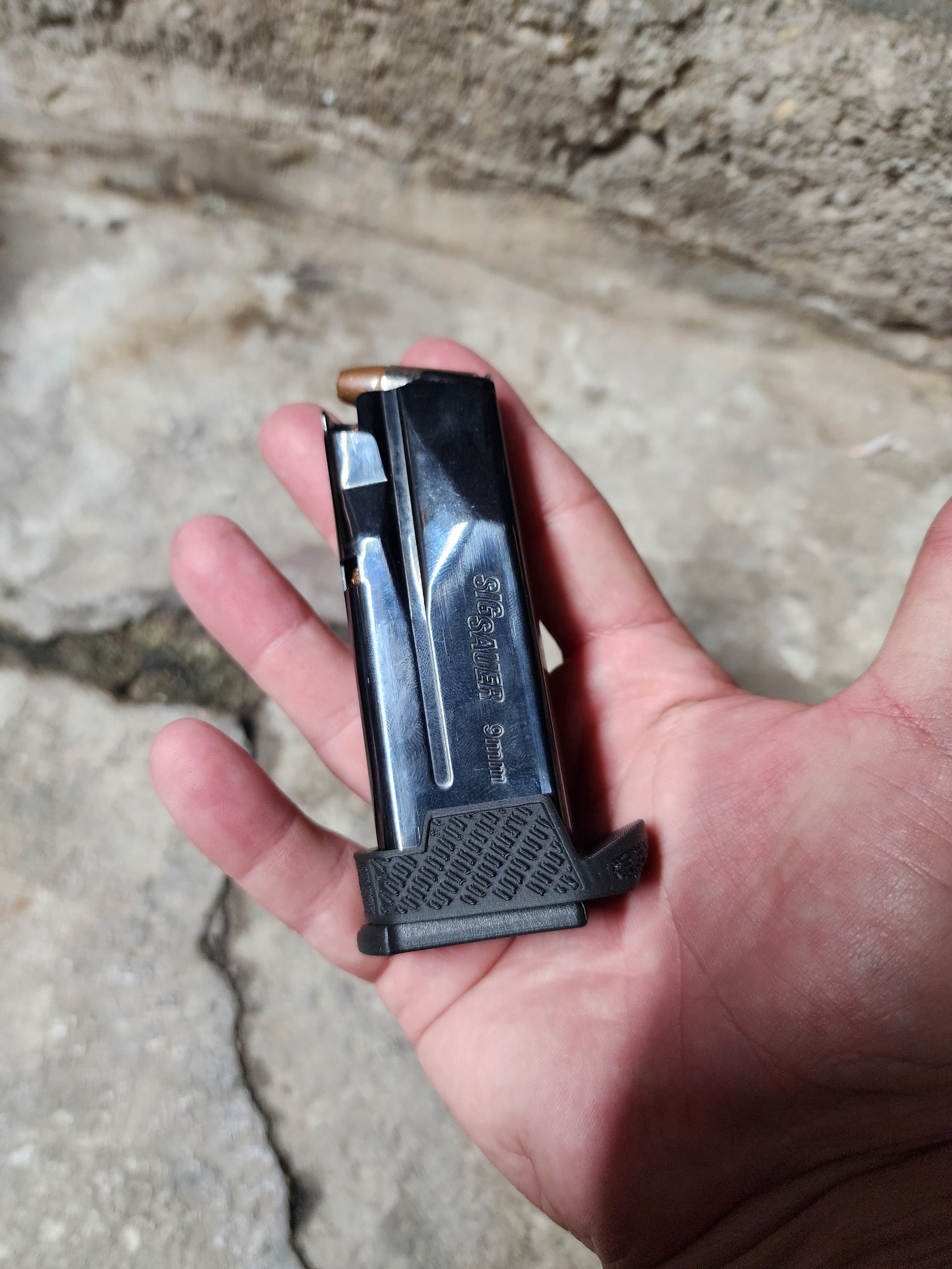 we round magazines have never looked so good.  Use the NULL adapter to seamlessly integrate 12 round XL magazines into the standard P365 length grip module. 