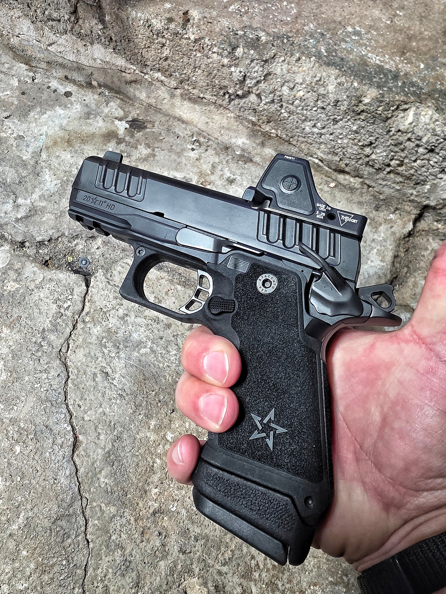 The Staccato HD 3.6 compact sizemakes it perfect for carry. The NULL adapter lets you carry a full size magazine as your backup or for practice. 